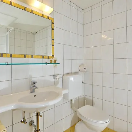 Haus Anton - & *