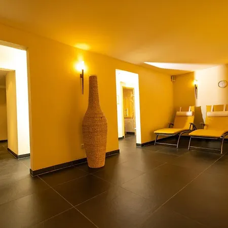 Haus Anton - & *